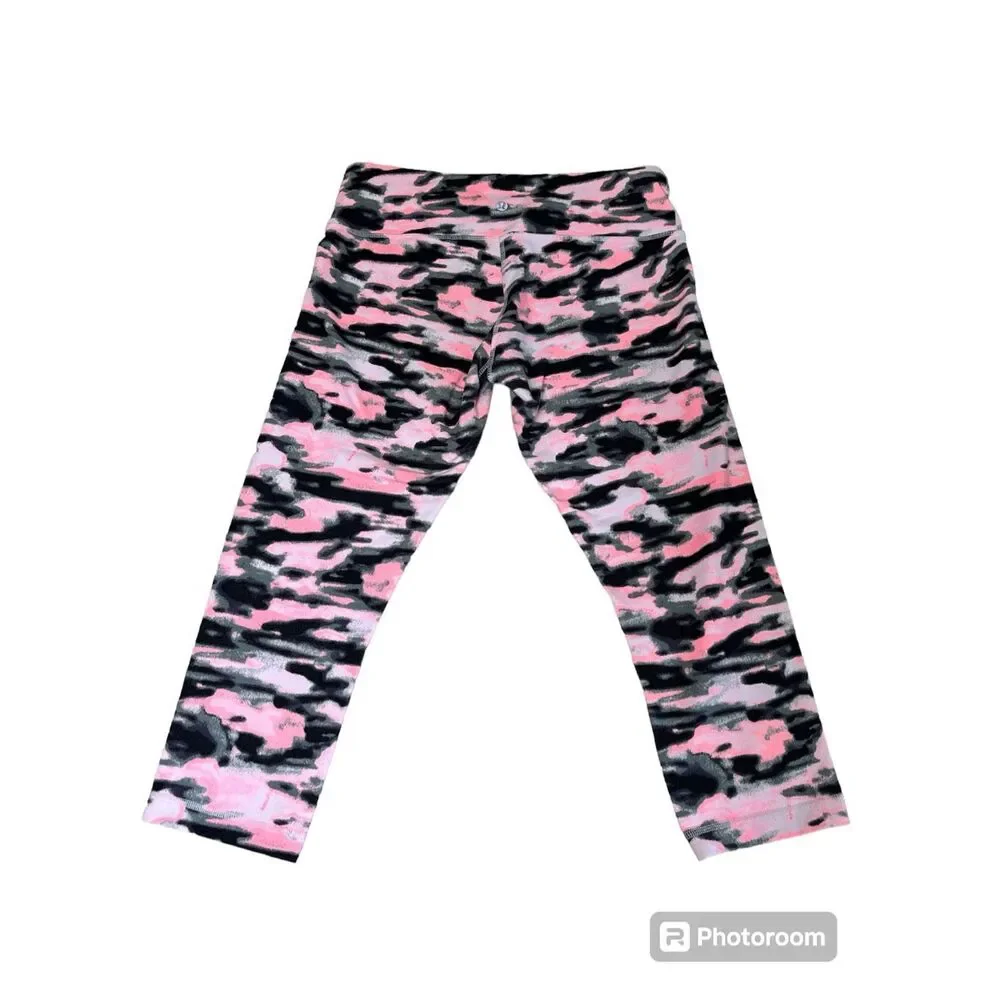 Lululemon Wunder Under crop size 8 - Picture 2 of 4